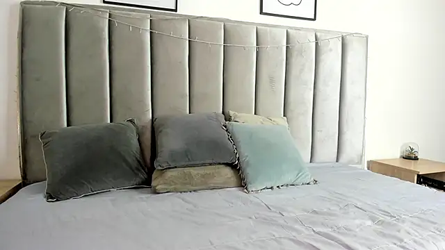 Laiia Page online show from March 17, 2:56 pm