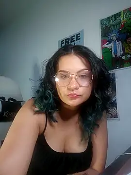 Snapshot of gigiqueen_18 chatting on May 9, 1:11 am gigiqueen 18 online show from May 9, 1:11 am