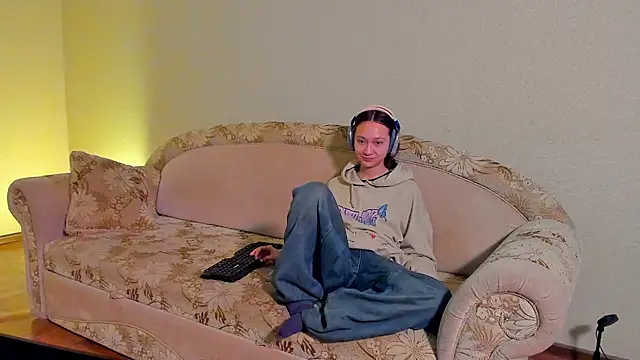 EllaSky xoxo online show from March 9, 11:03 pm