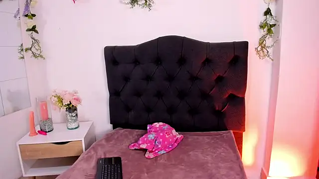 Alyssa jones online show from December 28, 3:47 am