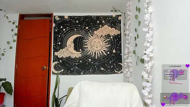 Snapshot of Demeter__ chatting on August 6, 9:17 pm Demeter online show from August 6, 9:17 pm