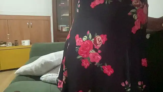 Snapshot of alarasissy chatting on May 12, 1:03 am alarasissy online show from May 12, 1:03 am
