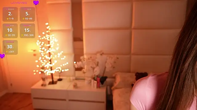 Lilly Colins online show from February 6, 7:06 pm