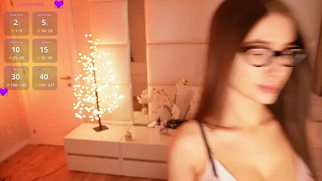 Lilly Colins online show from July 25, 9:01 pm