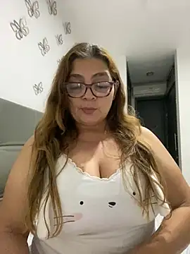AntonellaAlondra4 online show from March 6, 3:35 am