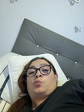 Snapshot of AntonellaAlondra4 chatting on May 20, 2:40 am AntonellaAlondra4 online show from May 20, 2:40 am