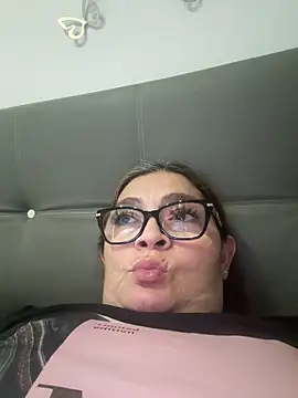 Snapshot of AntonellaAlondra4 chatting on May 31, 9:05 pm AntonellaAlondra4 online show from May 31, 9:05 pm