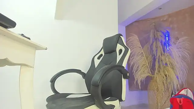 Snapshot of APRILL_FOXX chatting on December 26, 12:16 pm APRILL FOXX online show from December 26, 12:16 pm