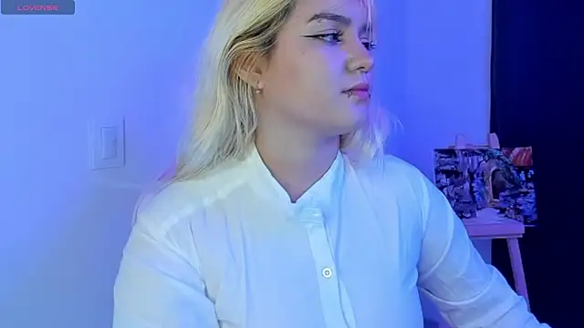 Snapshot of Pretty__zoe chatting on February 10, 3:03 am Pretty zoe online show from February 10, 3:03 am