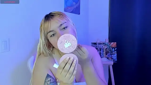 Snapshot of Pretty__zoe chatting on February 11, 11:54 pm Pretty zoe online show from February 11, 11:54 pm