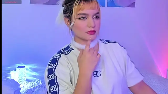 Snapshot of Pretty__zoe chatting on March 19, 8:54 pm Pretty zoe online show from March 19, 8:54 pm