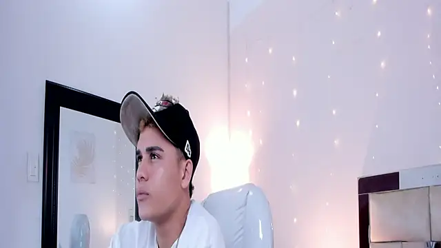 saraandstiven online show from March 7, 3:19 am