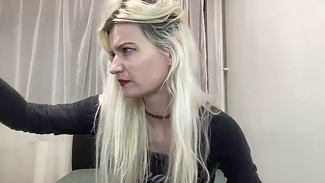 Snapshot of Onika_Love chatting on June 1, 9:16 pm Onika Love online show from June 1, 9:16 pm