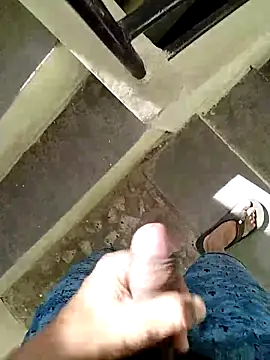 Snapshot of Maddie9211 chatting on April 13, 10:43 am Maddie9211 online show from April 13, 10:43 am