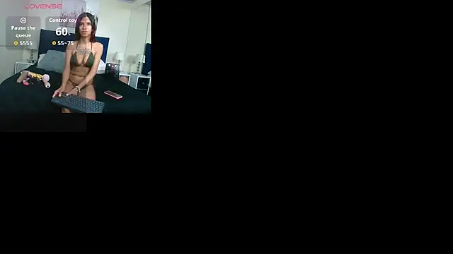 Snapshot of IssabellaJones chatting on November 22, 3:38 am IssabellaJones online show from November 22, 3:38 am