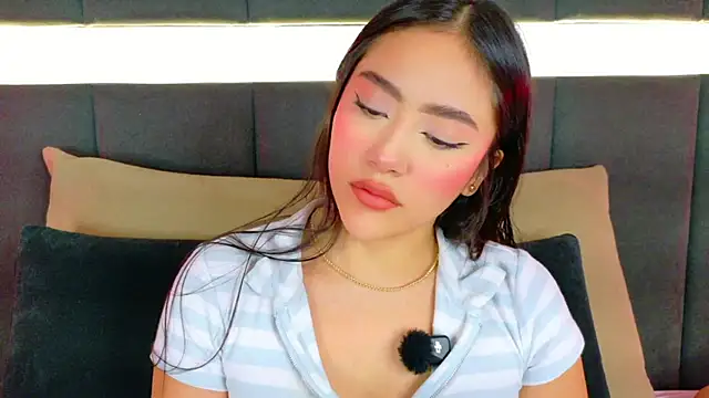 Snapshot of nicolle_pierce chatting on October 28, 2:20 pm nicolle pierce online show from October 28, 2:20 pm