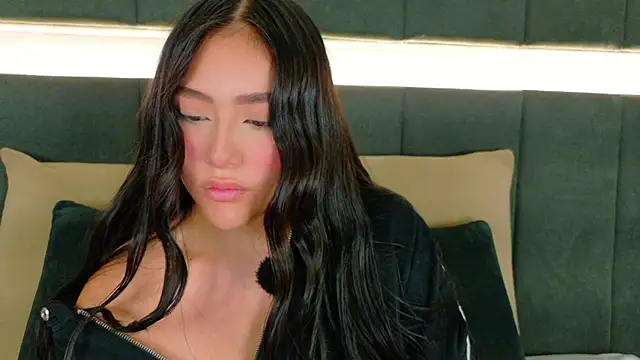 Snapshot of nicolle_pierce chatting on November 10, 2:05 pm nicolle pierce online show from November 10, 2:05 pm