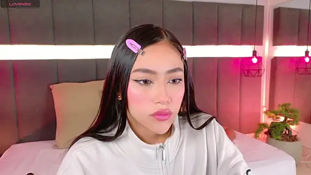 Snapshot of nicolle_pierce chatting on November 14, 2:49 pm nicolle pierce online show from November 14, 2:49 pm