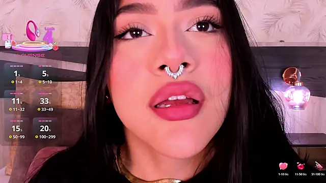 Snapshot of nicolle_pierce chatting on December 3, 12:36 pm nicolle pierce online show from December 3, 12:36 pm