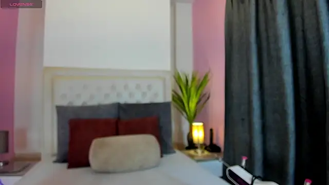 Snapshot of nicolle_pierce chatting on May 12, 12:13 pm nicolle pierce online show from May 12, 12:13 pm