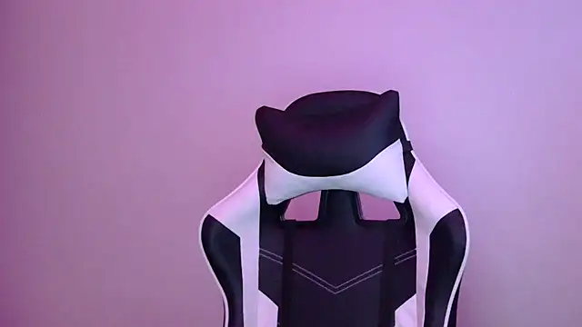 Snapshot of KLEOKILLS chatting on January 2, 5:24 am KLEOKILLS online show from January 2, 5:24 am