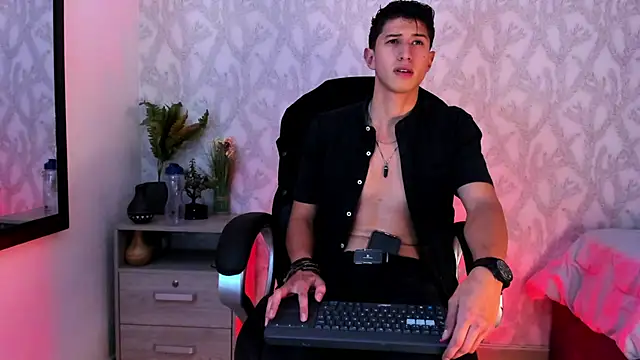 Snapshot of Dorianmistery2322_ chatting on December 28, 11:09 am Dorianmistery2322  online show from December 28, 11:09 am