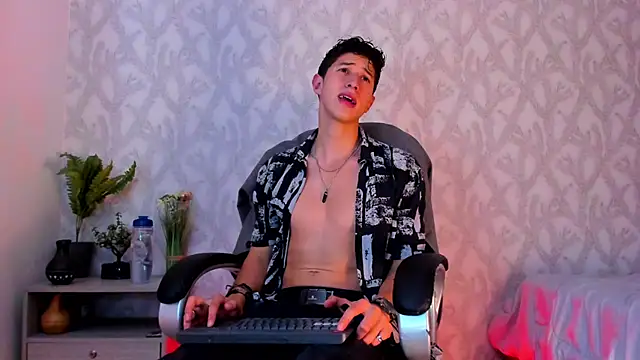 Snapshot of Dorianmistery2322_ chatting on January 17, 3:45 am Dorianmistery2322  online show from January 17, 3:45 am