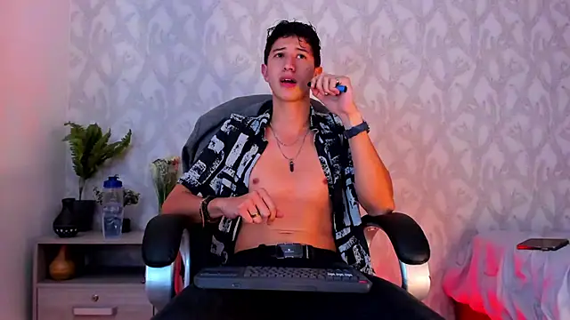 Snapshot of Dorianmistery2322_ chatting on January 17, 6:47 am Dorianmistery2322  online show from January 17, 6:47 am