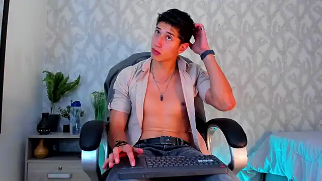 Snapshot of Dorianmistery2322_ chatting on January 18, 4:26 am Dorianmistery2322  online show from January 18, 4:26 am