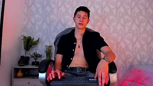 Snapshot of Dorianmistery2322_ chatting on January 19, 4:22 am Dorianmistery2322  online show from January 19, 4:22 am