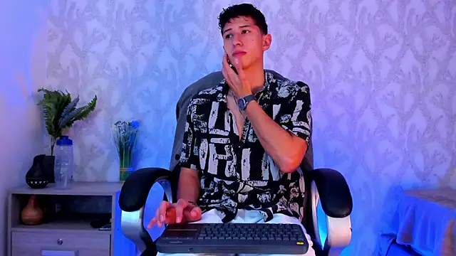 Snapshot of Dorianmistery2322_ chatting on January 25, 8:42 am Dorianmistery2322  online show from January 25, 8:42 am