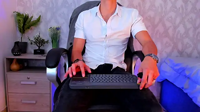 Snapshot of Dorianmistery2322_ chatting on January 31, 6:57 am Dorianmistery2322  online show from January 31, 6:57 am