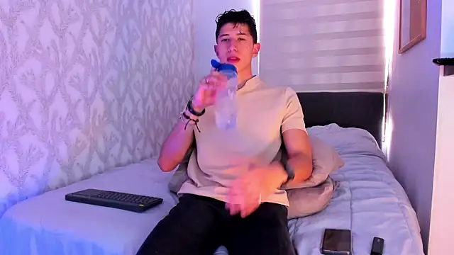 Snapshot of Dorianmistery2322_ chatting on February 3, 6:49 pm Dorianmistery2322  online show from February 3, 6:49 pm