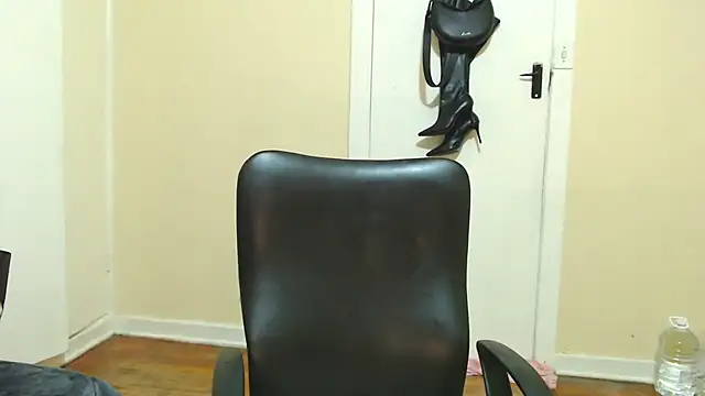 Snapshot of kittykhloe22 chatting on July 24, 1:53 pm kittykhloe22 online show from July 24, 1:53 pm