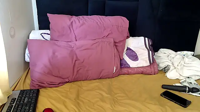 Snapshot of Busty-Londie chatting on October 26, 8:53 am Busty-Londie online show from October 26, 8:53 am