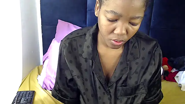 Snapshot of Busty-Londie chatting on November 1, 11:23 am Busty-Londie online show from November 1, 11:23 am