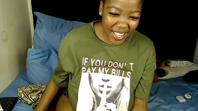 Snapshot of Busty-Londie chatting on November 18, 8:24 pm Busty-Londie online show from November 18, 8:24 pm