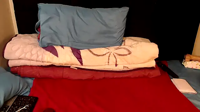 Snapshot of Busty-Londie chatting on November 25, 9:31 am Busty-Londie online show from November 25, 9:31 am