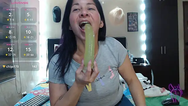 Snapshot of Rachell_111 chatting on January 29, 10:43 pm Rachell 111 online show from January 29, 10:43 pm