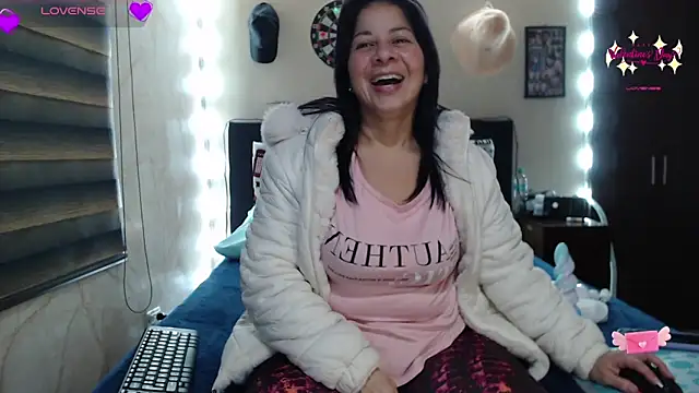 Snapshot of Rachell_111 chatting on February 14, 11:53 pm Rachell 111 online show from February 14, 11:53 pm