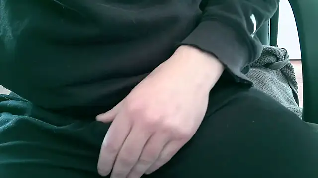 lovedoggy03 online show from October 19, 10:38 am