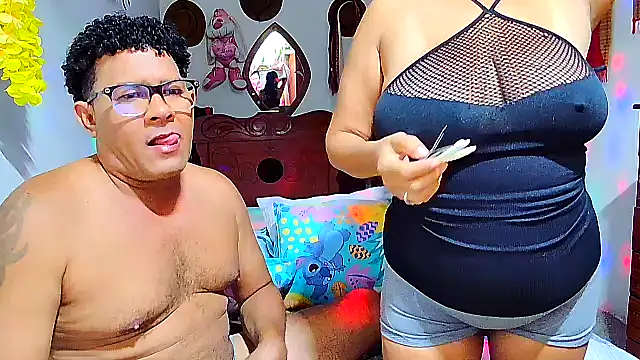 Snapshot of rosi_pamela chatting on February 13, 11:23 pm rosi pamela online show from February 13, 11:23 pm