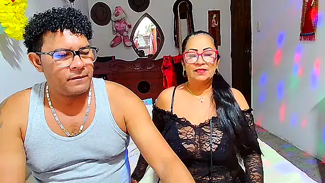 Snapshot of rosi_pamela chatting on March 1, 5:48 pm rosi pamela online show from March 1, 5:48 pm