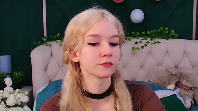 Snapshot of NaomiLoys chatting on February 16, 5:04 pm NaomiLoys online show from February 16, 5:04 pm