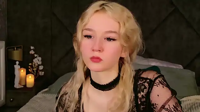 Snapshot of NaomiLoys chatting on February 23, 3:56 am NaomiLoys online show from February 23, 3:56 am