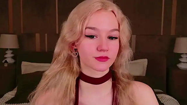 Snapshot of NaomiLoys chatting on March 22, 3:30 am NaomiLoys online show from March 22, 3:30 am