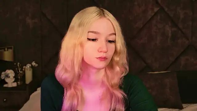 NaomiLoys online show from November 9, 10:35 am