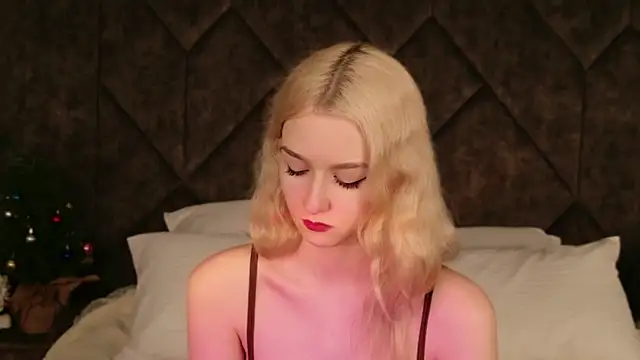 Snapshot of NaomiLoys chatting on January 12, 12:54 pm NaomiLoys online show from January 12, 12:54 pm