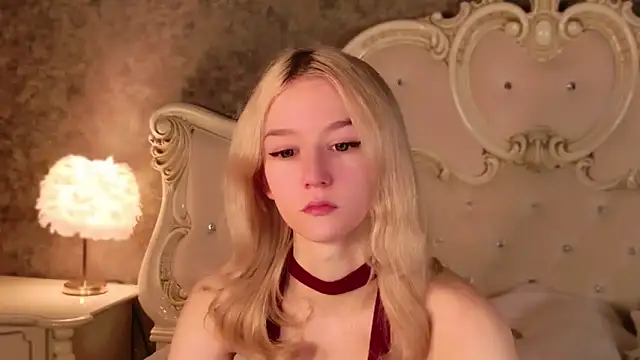 Snapshot of NaomiLoys chatting on February 7, 11:14 am NaomiLoys online show from February 7, 11:14 am