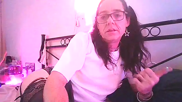 Snapshot of ingrid1982 chatting on September 24, 3:43 am ingrid1982 online show from September 24, 3:43 am